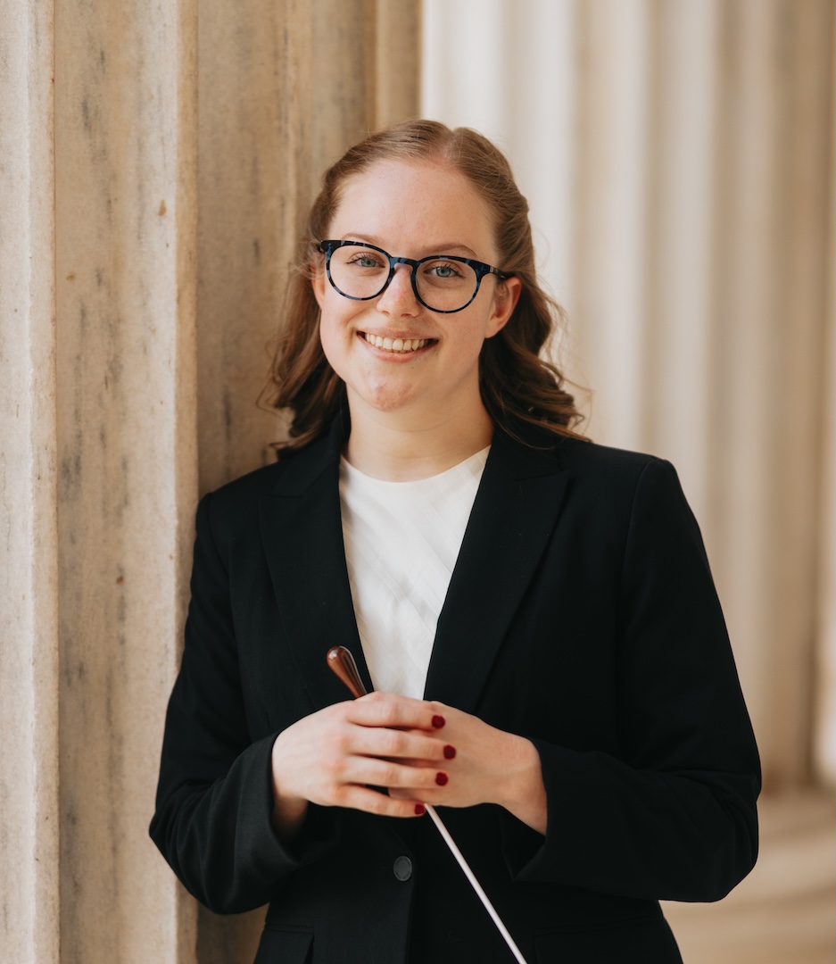 Emma Bentley teaching a student